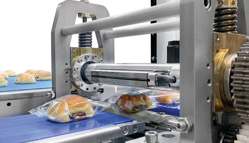 The Schubert Flowpacker wraps cookies individually, in stacks of two or three, which can then be packed in cardboard boxes or, on the same machine, in multipack tubular bags.